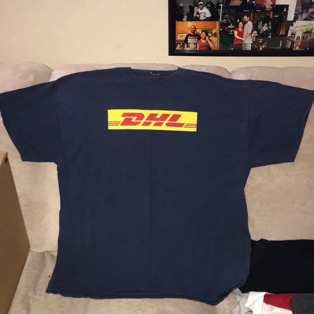 Blue red and yellow short sleeved shirt XL 💕
